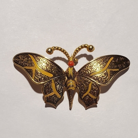 Vintage Goldtone Butterfly Brooch stamped Spain scrolling - Picture 2 of 8